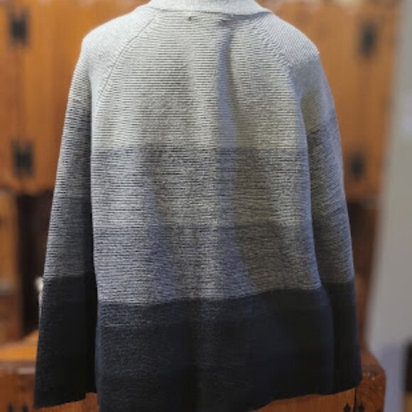 #131 Norther Reflections Sweater Lg - Picture 4 of 4